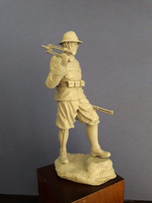 Fante italiano con pinza tagliafili WW1